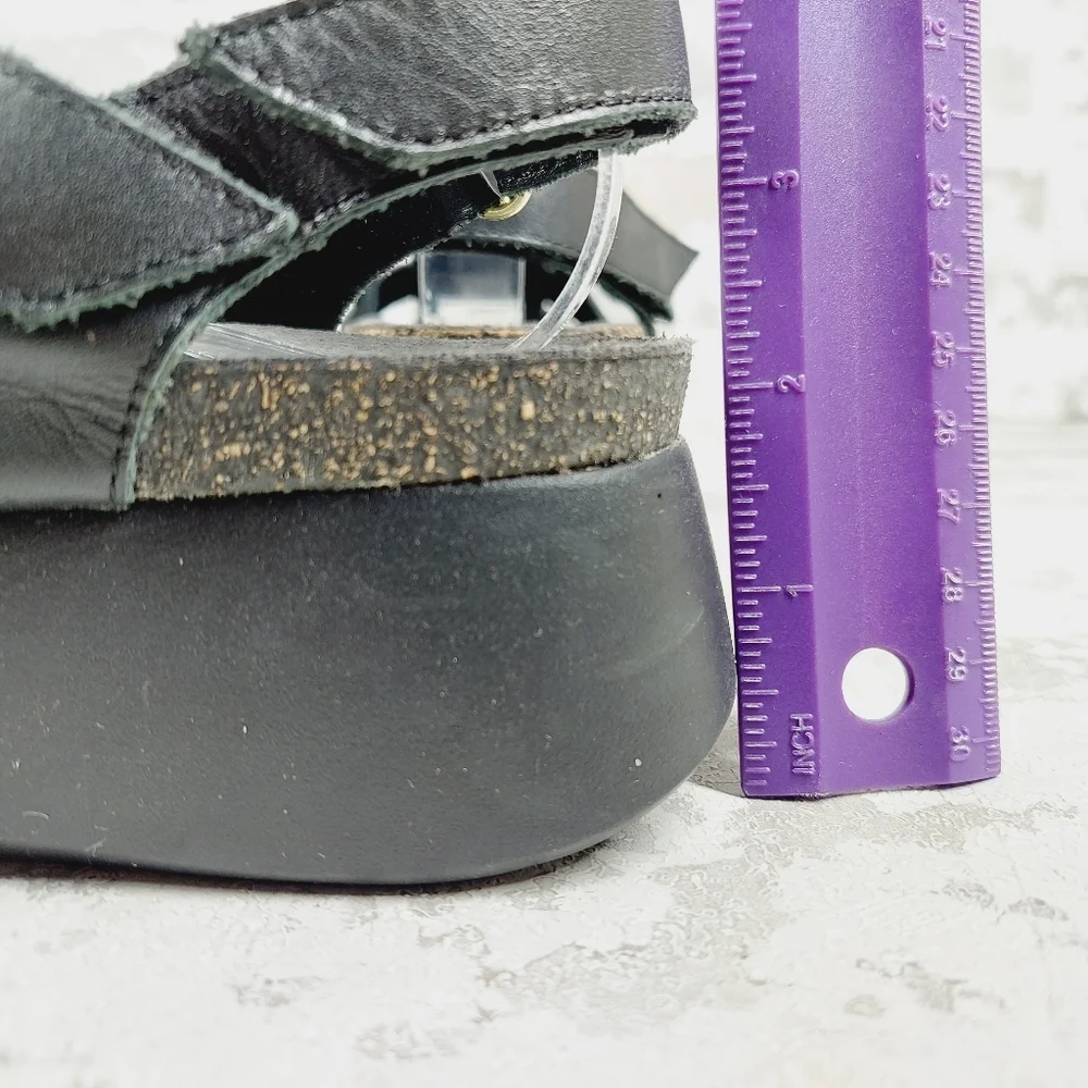 New Munro Flynn Black Leather Strappy Platform Wedge Sandal D816